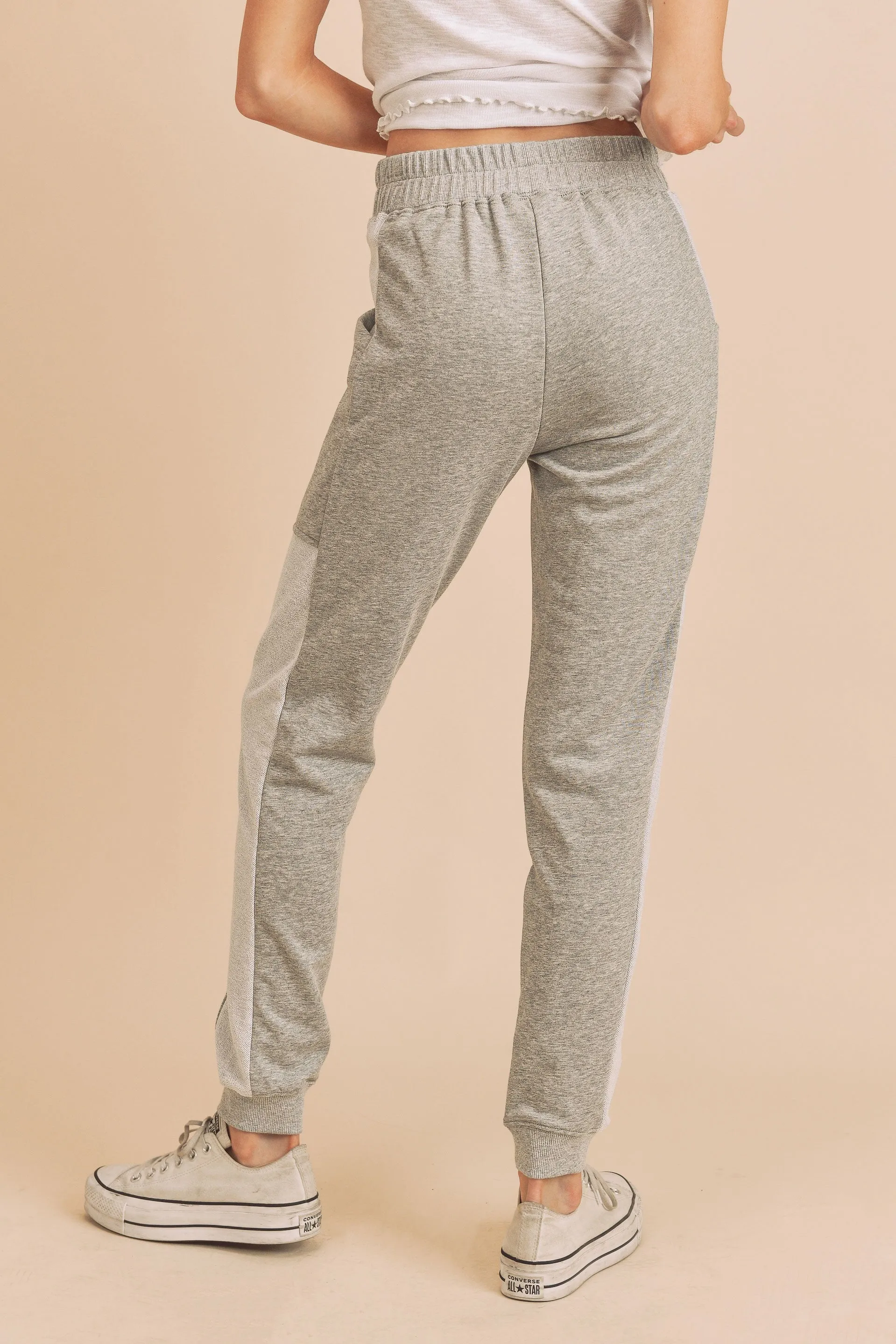 Jogger with Pockets and Side Panels