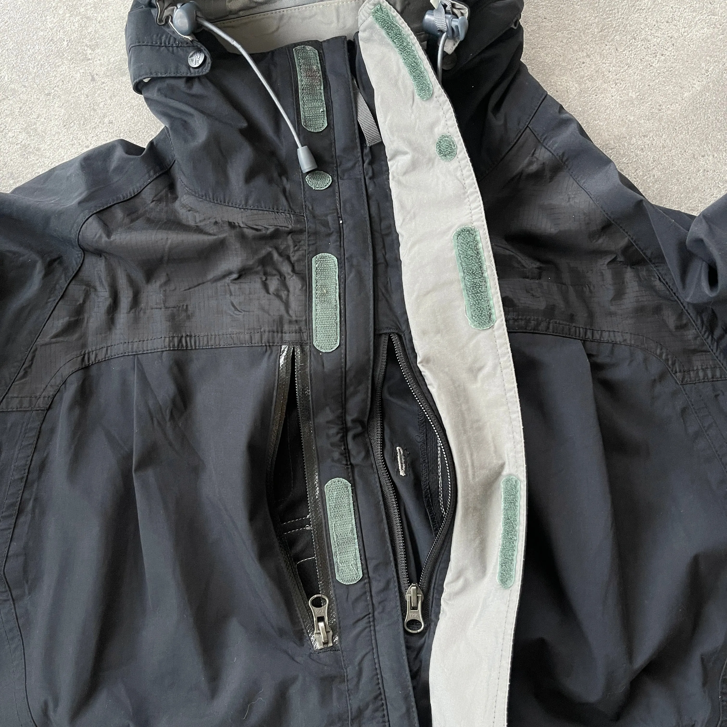 Nike ACG RARE 2000s technical storm-fit shell jacket (L)