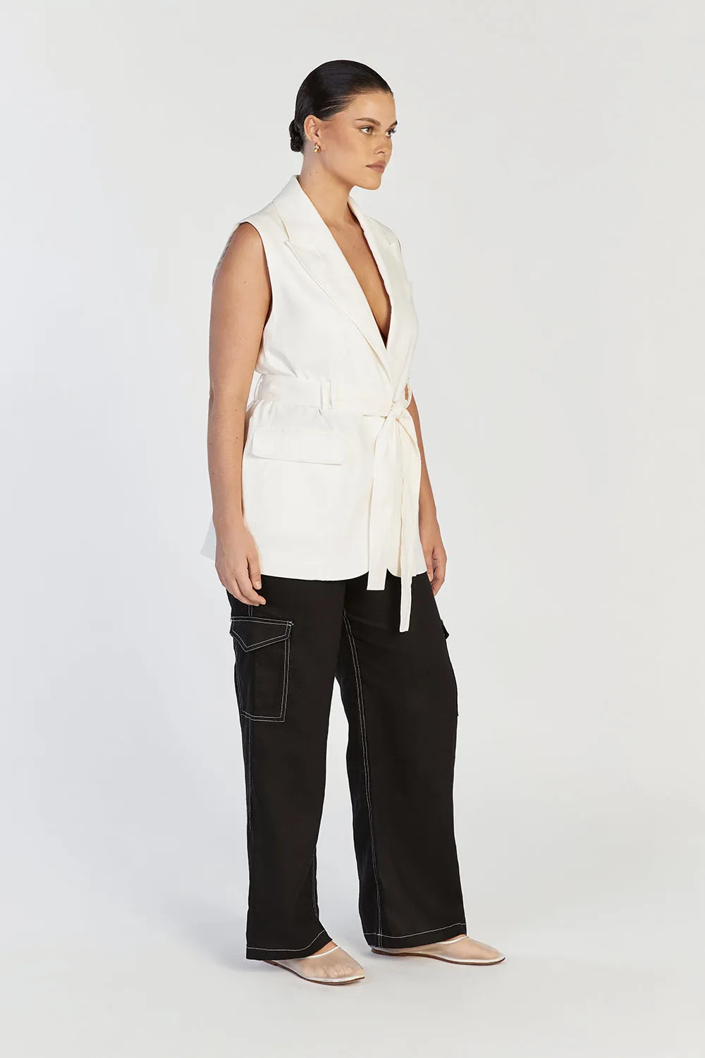 SLOAN WHITE SLEEVELESS LINEN BLEND VEST