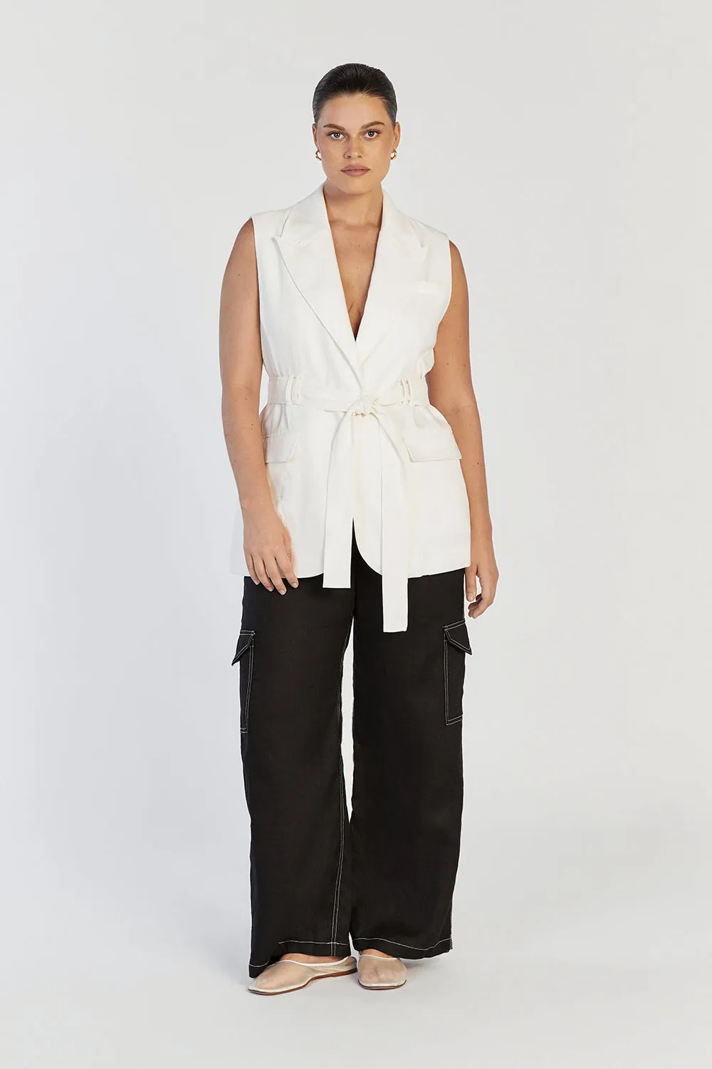 SLOAN WHITE SLEEVELESS LINEN BLEND VEST